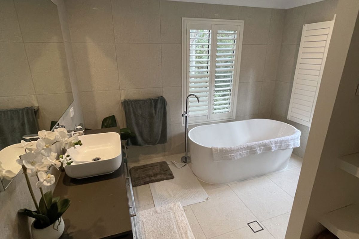 Burleigh Heads -Bathroom-07